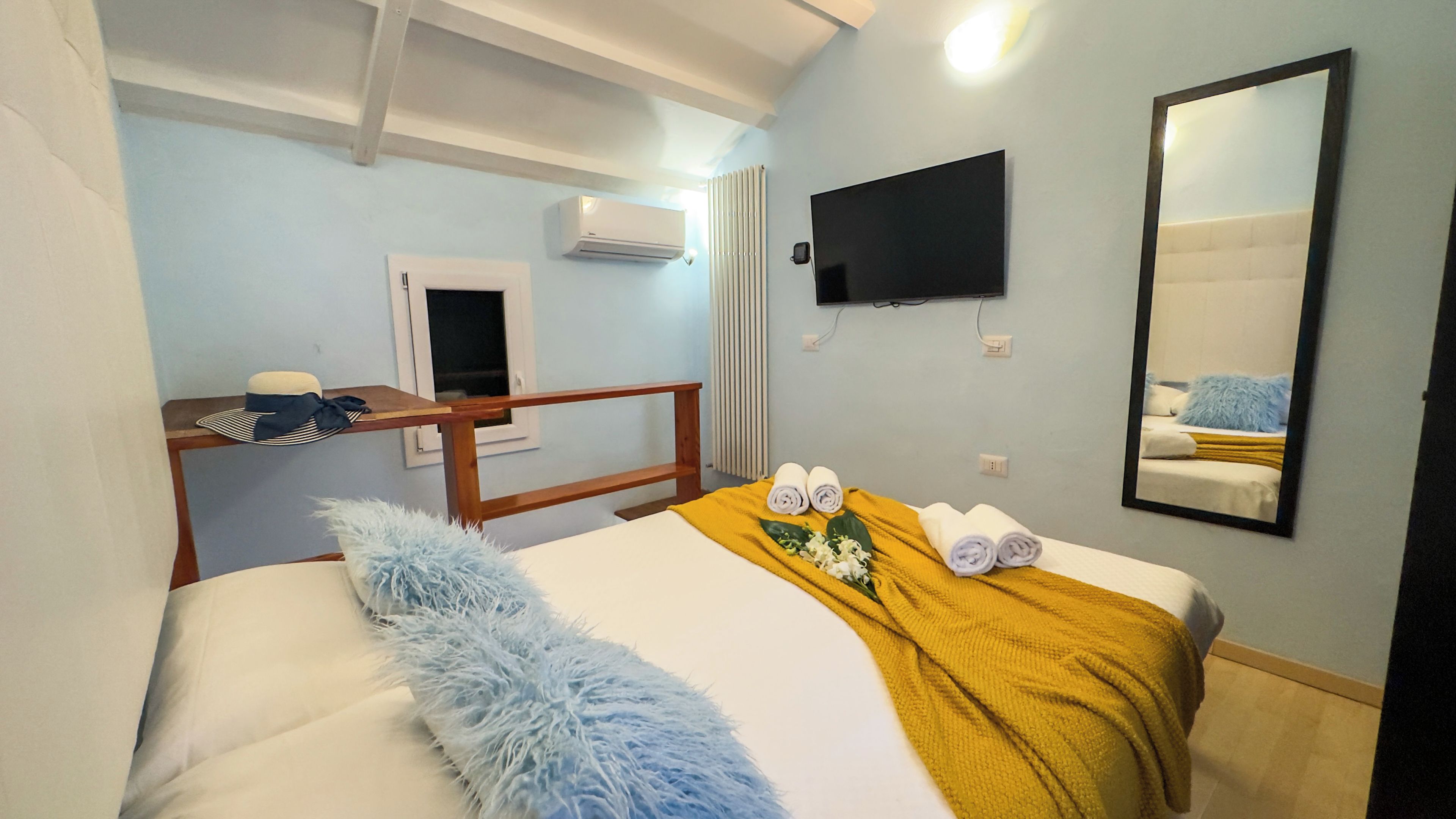 Apartment (1 Bedroom) | 1 bedroom, iron/ironing board, bed sheets
