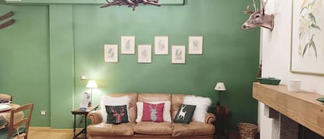 Apartment (2 Bedrooms) | Living area | 32-inch TV with cable channels