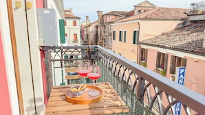 Appartement (2 Bedrooms) | Balcon