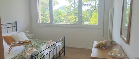 Departamento (1 Bedroom) | 1 habitación y tabla de planchar con plancha