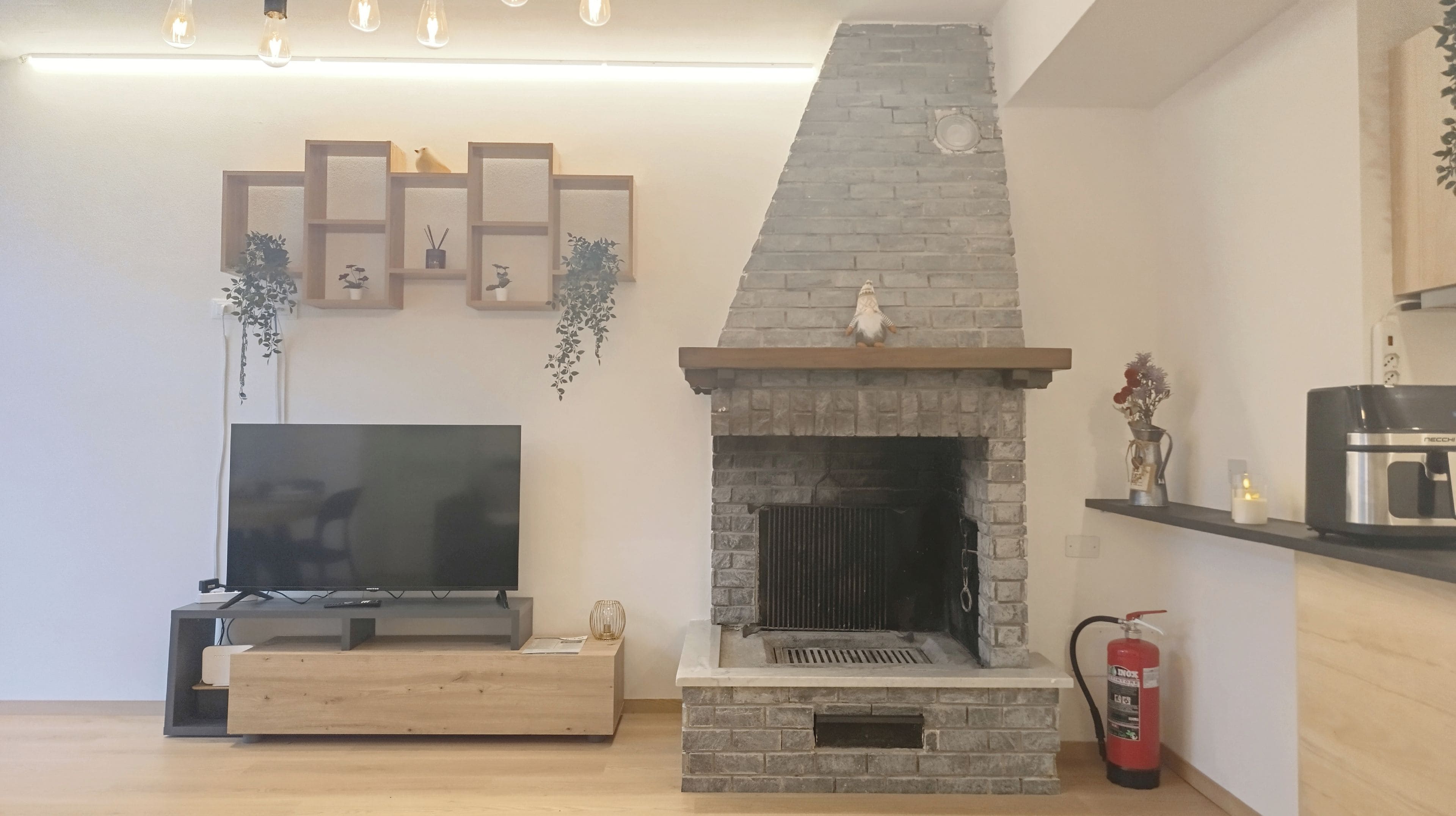 Appartement (2 Bedrooms) | Woonruimte | Een 32-inch smart-tv met kabelzenders