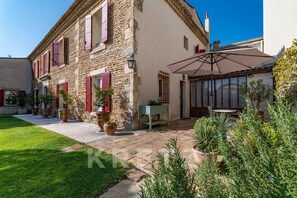 Exterior - Vrbo Property (Générac)