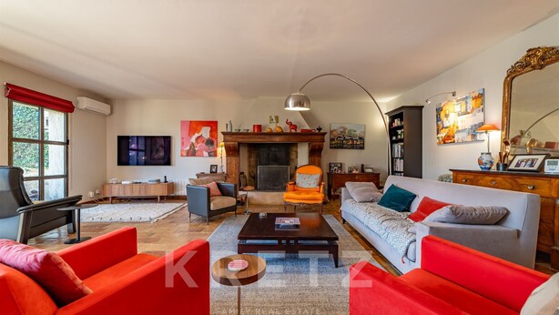 Living area - Vrbo Property (Générac)