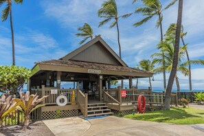 A small building with a sign reading "LANAI POOL" and a wooden deck. - Ocean View Maui Studio Papakea C204 Near Kaanapali Beach (Lahaina)