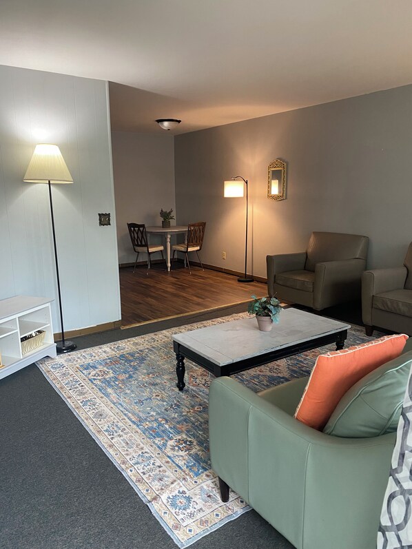 Interior - Cozy West Side Apartment (Springfield)