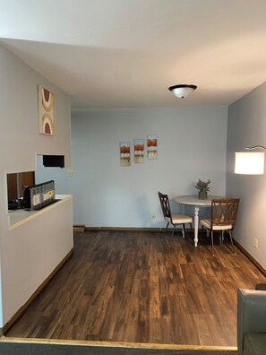 Dining - Cozy West Side Apartment (Springfield)