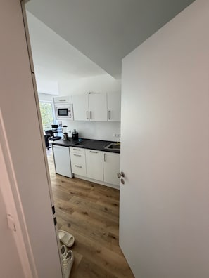 Private kitchen - Peaceful 1-bedroom studio in charming Dortmund perfect for your stay (Dortmund)