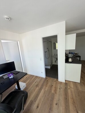 Bathroom - Peaceful 1-bedroom studio in charming Dortmund perfect for your stay (Dortmund)