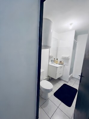 Bathroom - Vrbo Property (Redon)