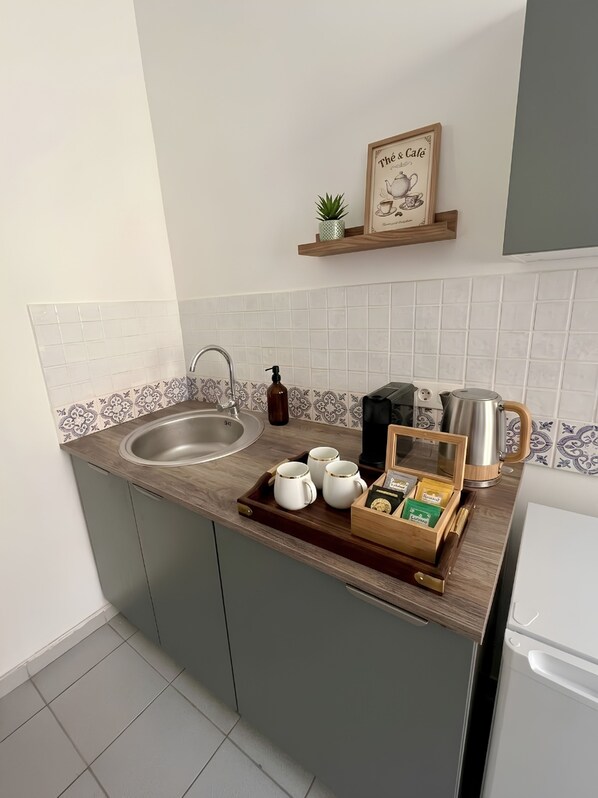 Private kitchen - Vrbo Property (Redon)