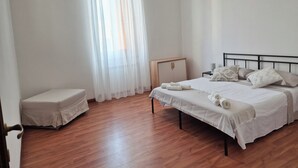 Room - Vrbo Property (La Spezia)