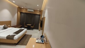 Deluxe-Doppelzimmer | Schreibtisch, kostenloses WLAN