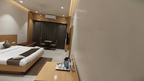 Deluxe-Doppelzimmer | Schreibtisch, kostenloses WLAN