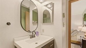 Hair dryer, shampoo - Cozy and quiet 2 bedroom condo at Hidden Valley (Hidden Valley)