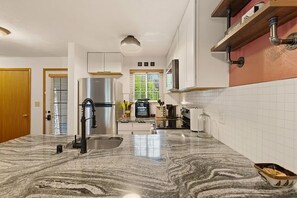 Private kitchen - Cozy and quiet 2 bedroom condo at Hidden Valley (Hidden Valley)
