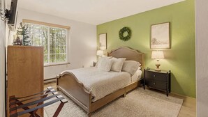 Internet, bed sheets - Cozy and quiet 2 bedroom condo at Hidden Valley (Hidden Valley)