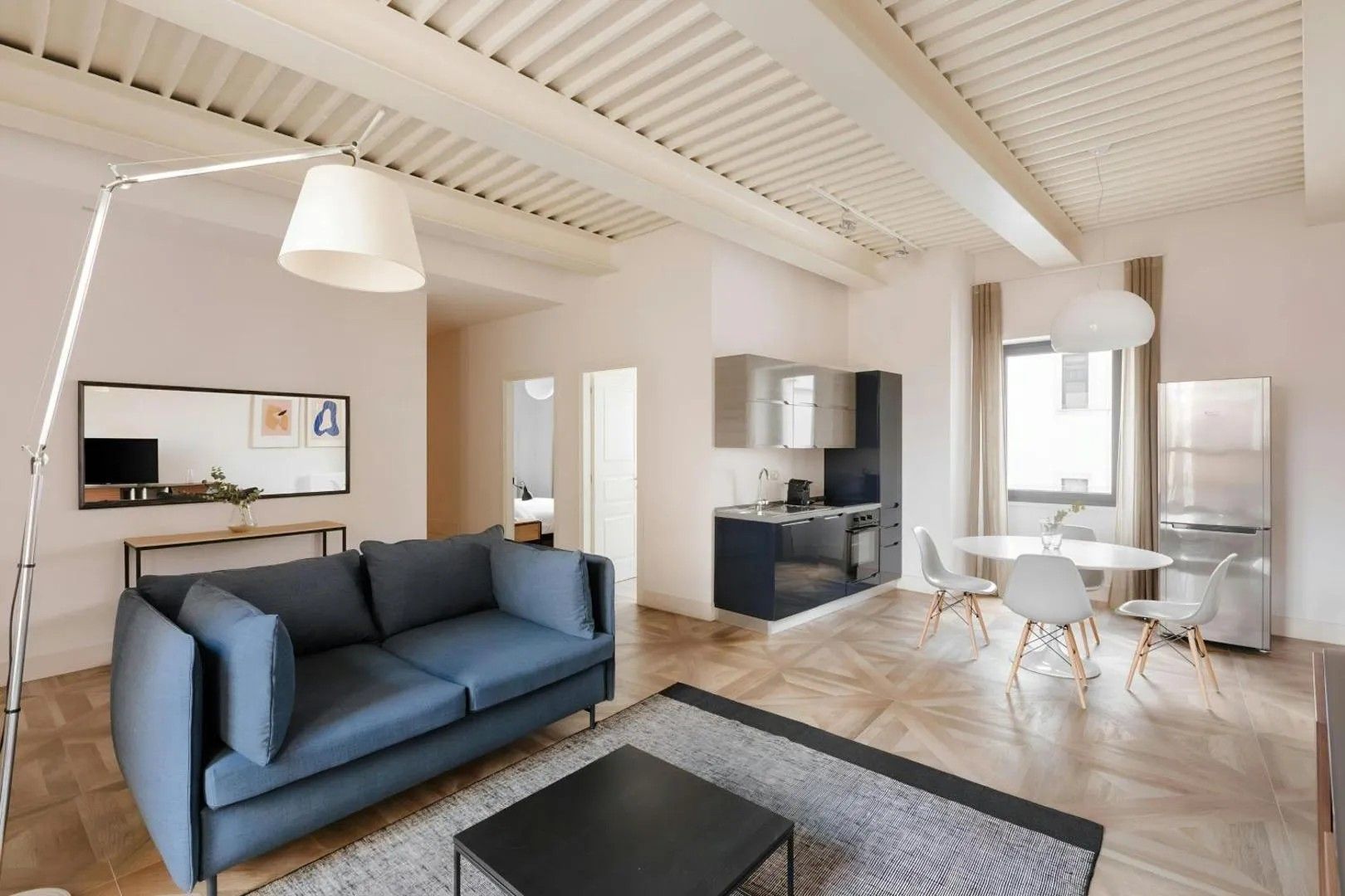 Apartment with Terrace | Wohnzimmer | 43-Zoll-Flachbildfernseher mit Kabelempfang