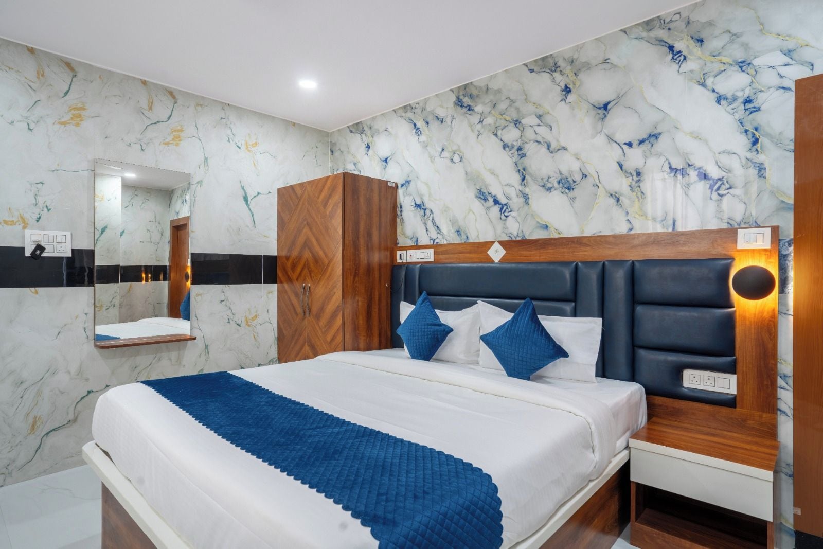 Deluxe Double Room, City View | Desk, laptop workspace, WiFi (free)