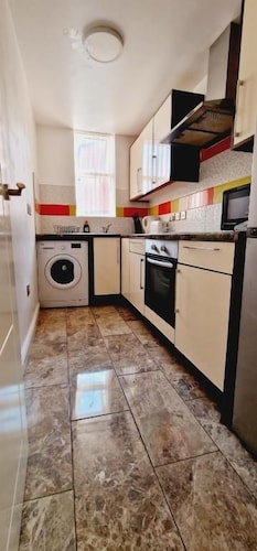 City centre lovely 2 Bedroom Apartment.