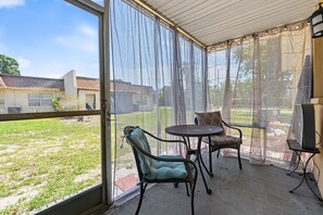 Dining - Cozy 2-bedroom house in welcoming Seminole with AC (Seminole)