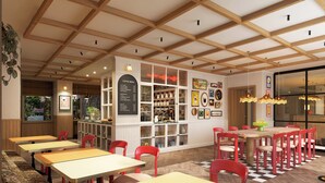 Een café met houten balken in het plafond, rode stoelen en een koffiemenu aan de muur.
