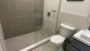 Apartment, Air conditioning, City View | Bathroom - VIA Braemar Apartment with rooftop pool  (Kingston)