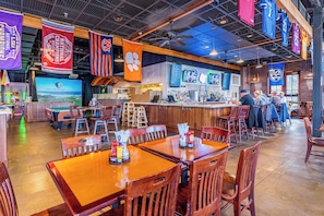 Onsite restaurant - 🌴Dune's Perch: Beach Club Resort with Pool + Hot Tub + On-Site Dining (Gulf Shores)