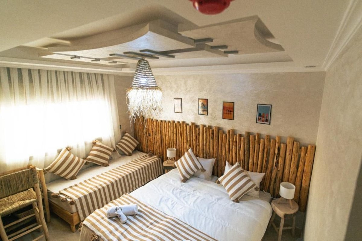 Deluxe-Dreibettzimmer, Poolblick | Kostenloses WLAN