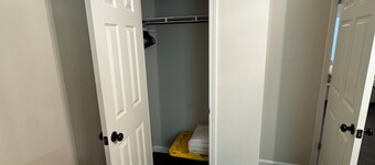 Private guest house 5 min to freeway, 20 min to airport