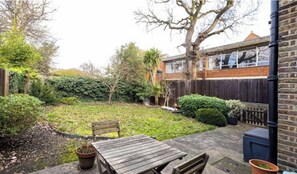 Outdoor dining - West London Period Property w Access to Airports and Central London (London)
