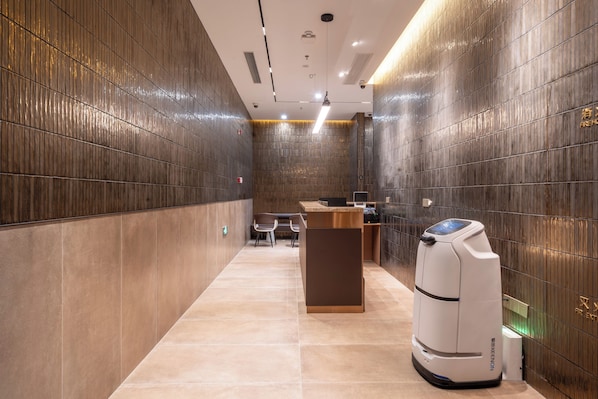 A modern hotel lobby with a reception desk, seating area, and a self-service kiosk. - Yihe Hotel - Shanghai World Expo Museum (Shanghai)