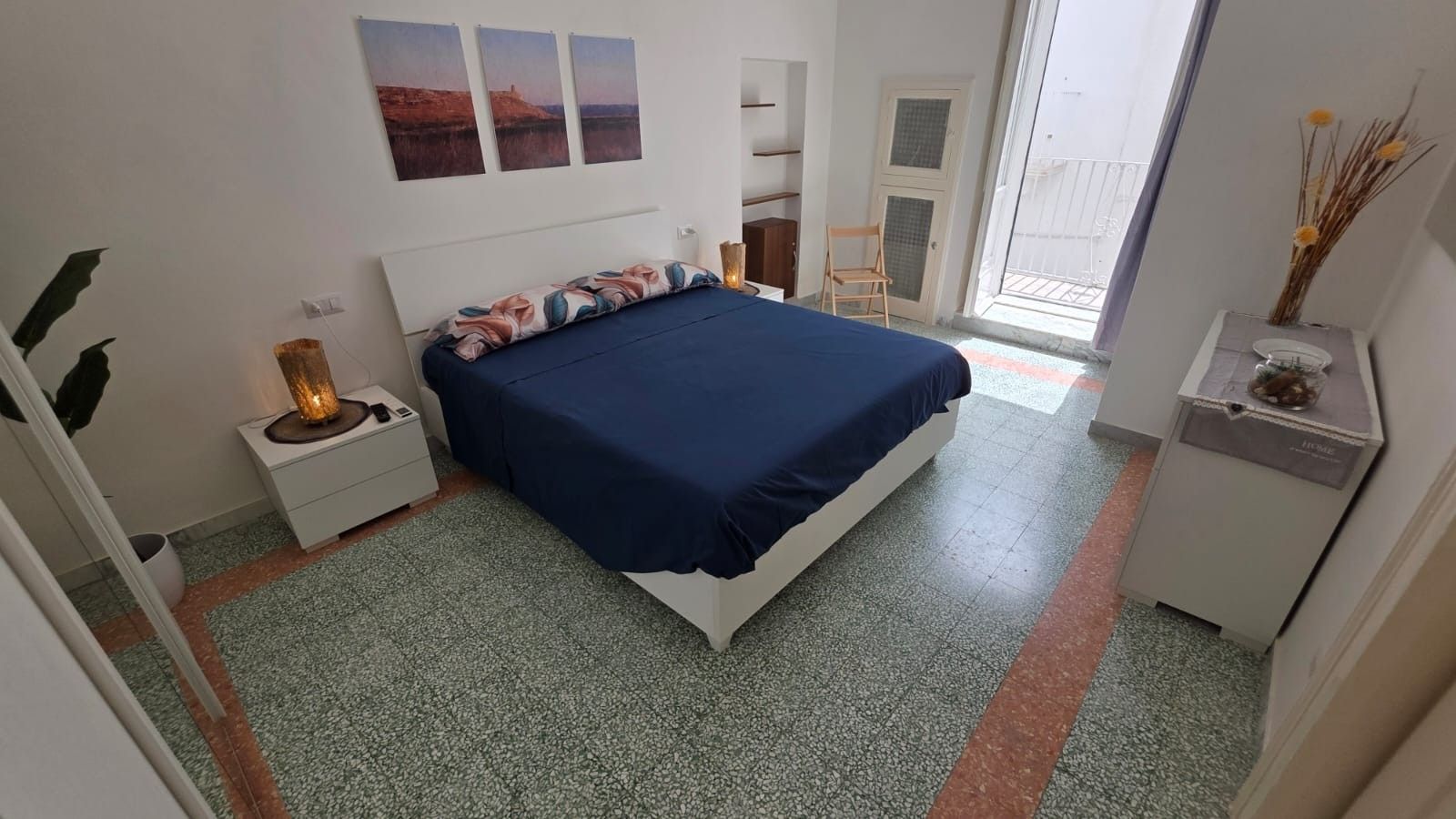 1 bedroom, bed sheets