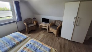 Room - Room 'Zum Elbblick – Double Room No. 18' with Sea View, Terrace & Wi-Fi (Otterndorf)