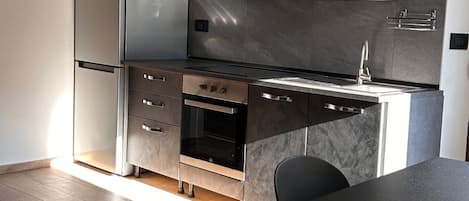Refrigerador, horno, parrilla de estufa y lavavajillas