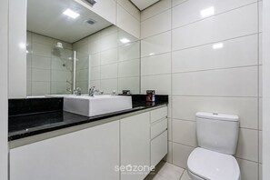 Bathroom - Charming n Comfortable Loft Front of Lagoa Sdr005 (Florianópolis)