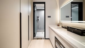 Deluxe Apartment, City View | Bathroom | Shower - Shijia Homestay - Shanghai Century (Shanghai)