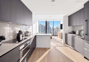 Prepare everything from quick breakfasts to complete meals in the fully equipped kitchen. - Luxury 1BR with Skyline Views in Downtown Miami (Miami)