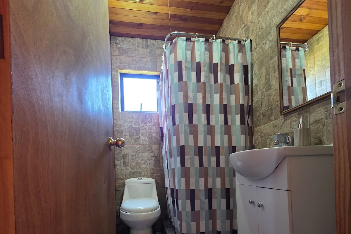 Cottage familiare, vista montagna | Bagno | Doccia, asciugacapelli, asciugamani, sapone