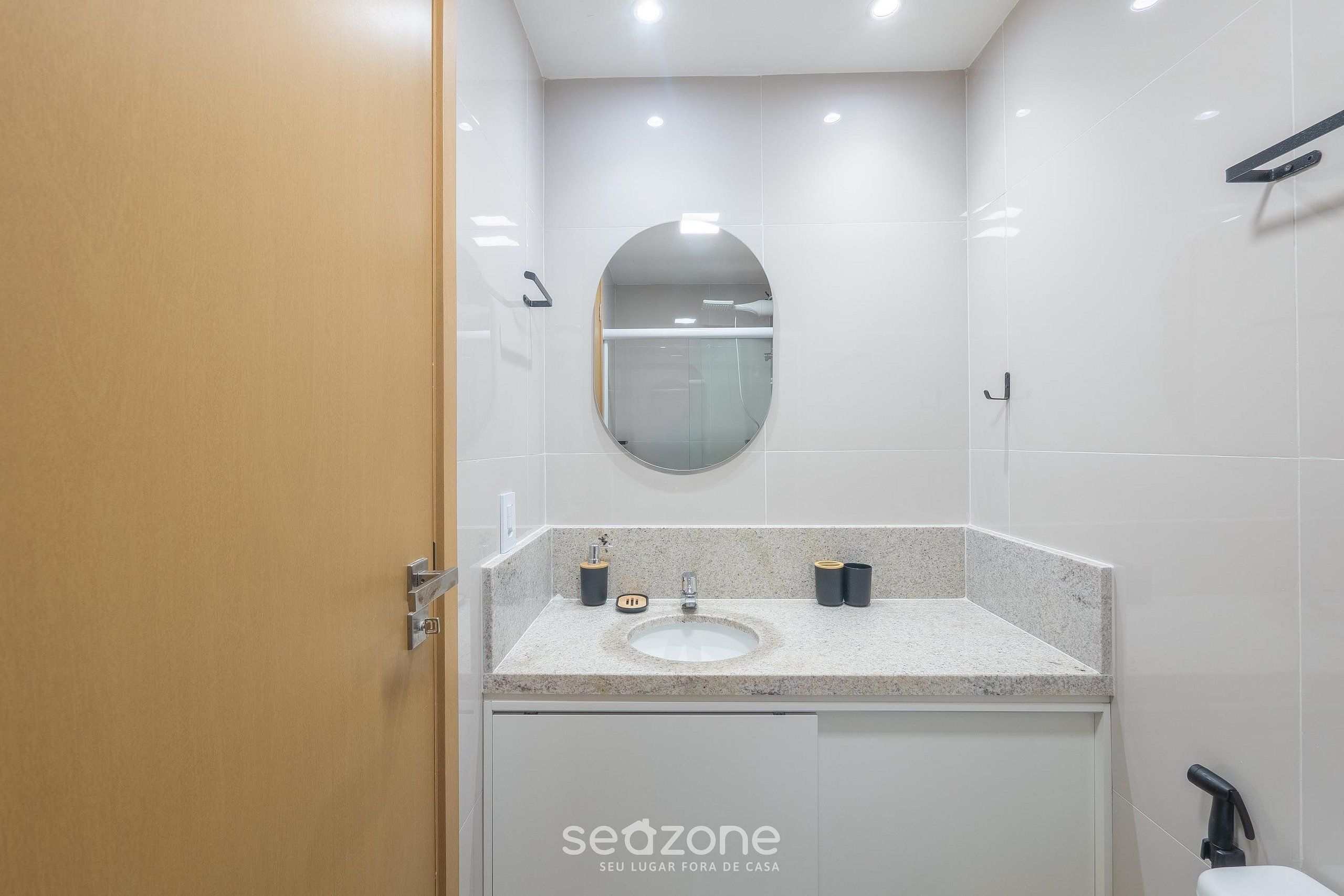 Basic Apartment | Bathroom