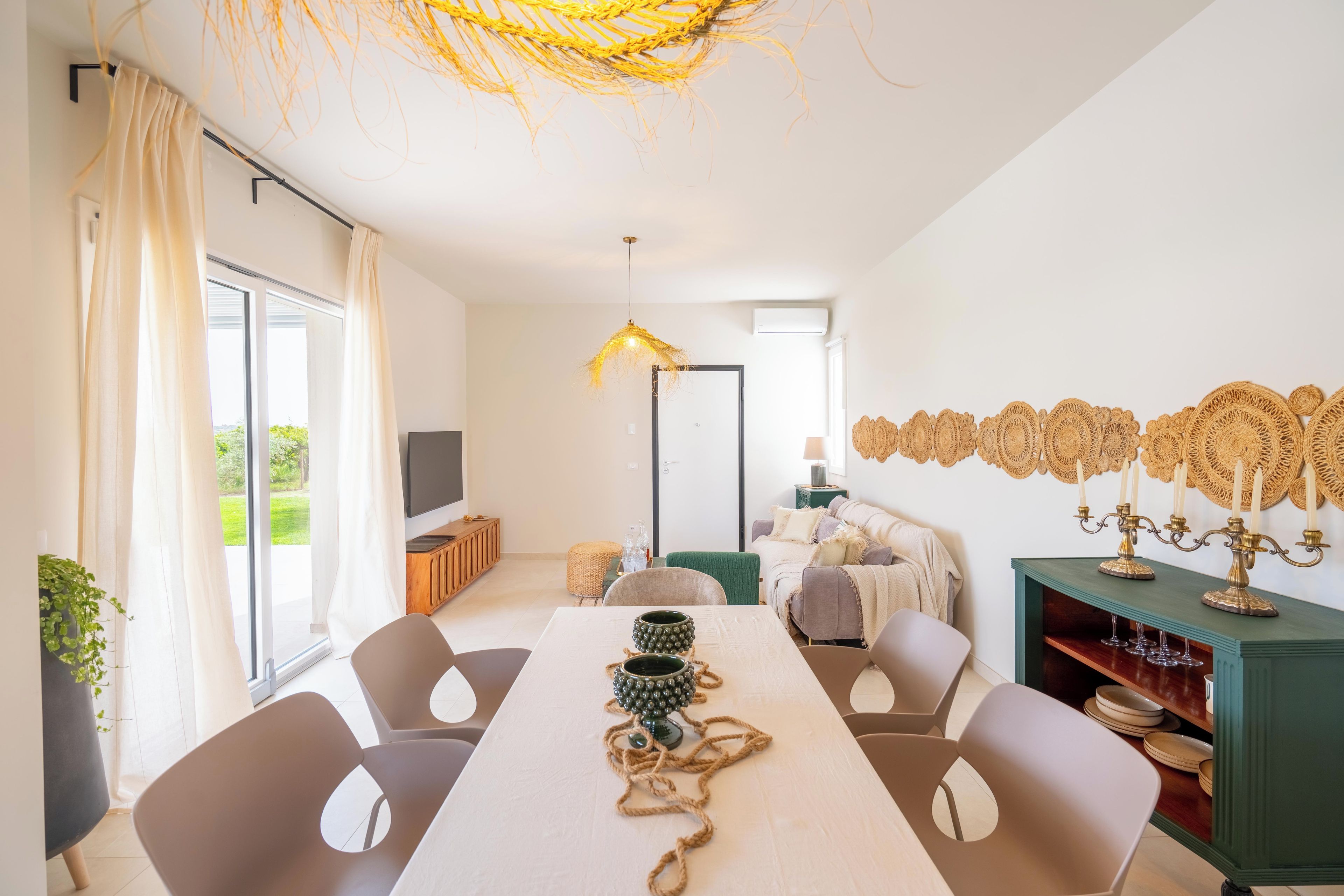 Villa (2 Bedrooms) | Dining room