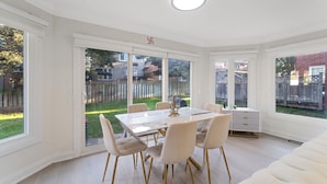 Unclassified image, 4 of 46, button - The EastSide Manor - Fully Equipped Mansion, Games Room, Free Parking and More (Pickering)