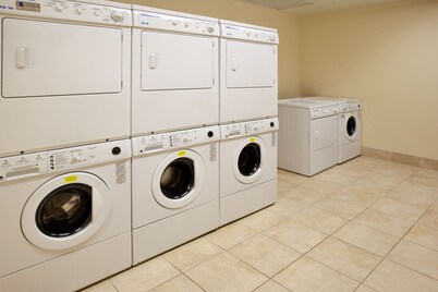 Accessible Suite | Roll-In Shower | Free Breakfast