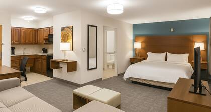 Accessible King Studio w/ Kitchen | Free Breakfast