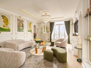 Living area - Luxury 7-Bedroom Paris Apartment Near Champs-Élysées with Eiffel Tower Views (Paris)