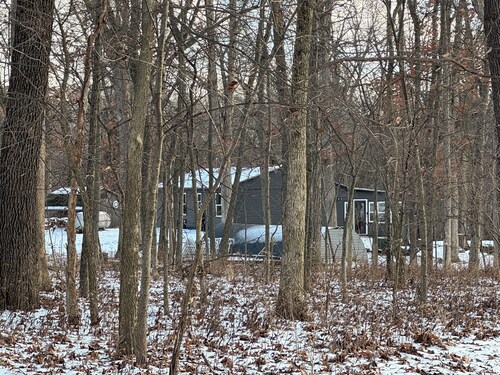 Oak Lane Haven- Delightful 2-bedroom cabin on lake in charming Low Point