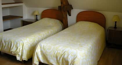 Bed and Breakfast 'Chambre Familiale Bouton D'Or' with Shared Terrace, Shared Garden and Wi-Fi