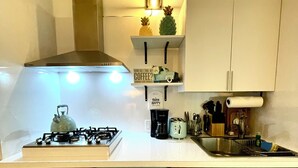 Private kitchen - Private Cozy Mountain View Suite 1 (Ceiba)