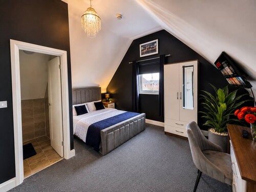 4 Bedroom Luxury Apartment in Rushden