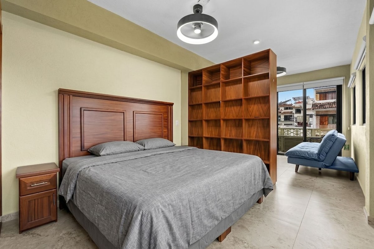 Roupas de cama premium, cortinas blackout, ferros/tábuas de passar roupa