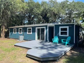 Unclassified image, 2 of 16, button - Renovated James Island cottage — 10 minutes to Charleston & Folly Beach (Charleston)